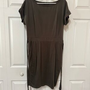 Green Midi Sheath Dress with Short Sleeves